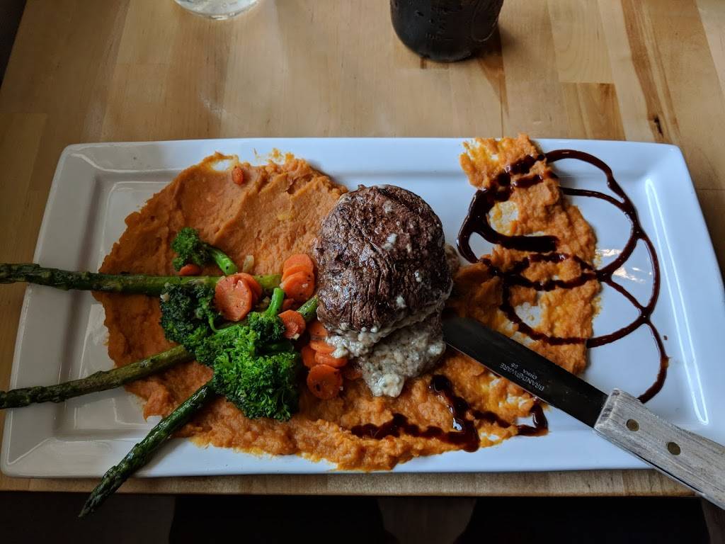 The Blue Door Pub | restaurant | 208 Ellis St, Kewaunee, WI 54216, USA | 9202554216 OR +1 920-255-4216