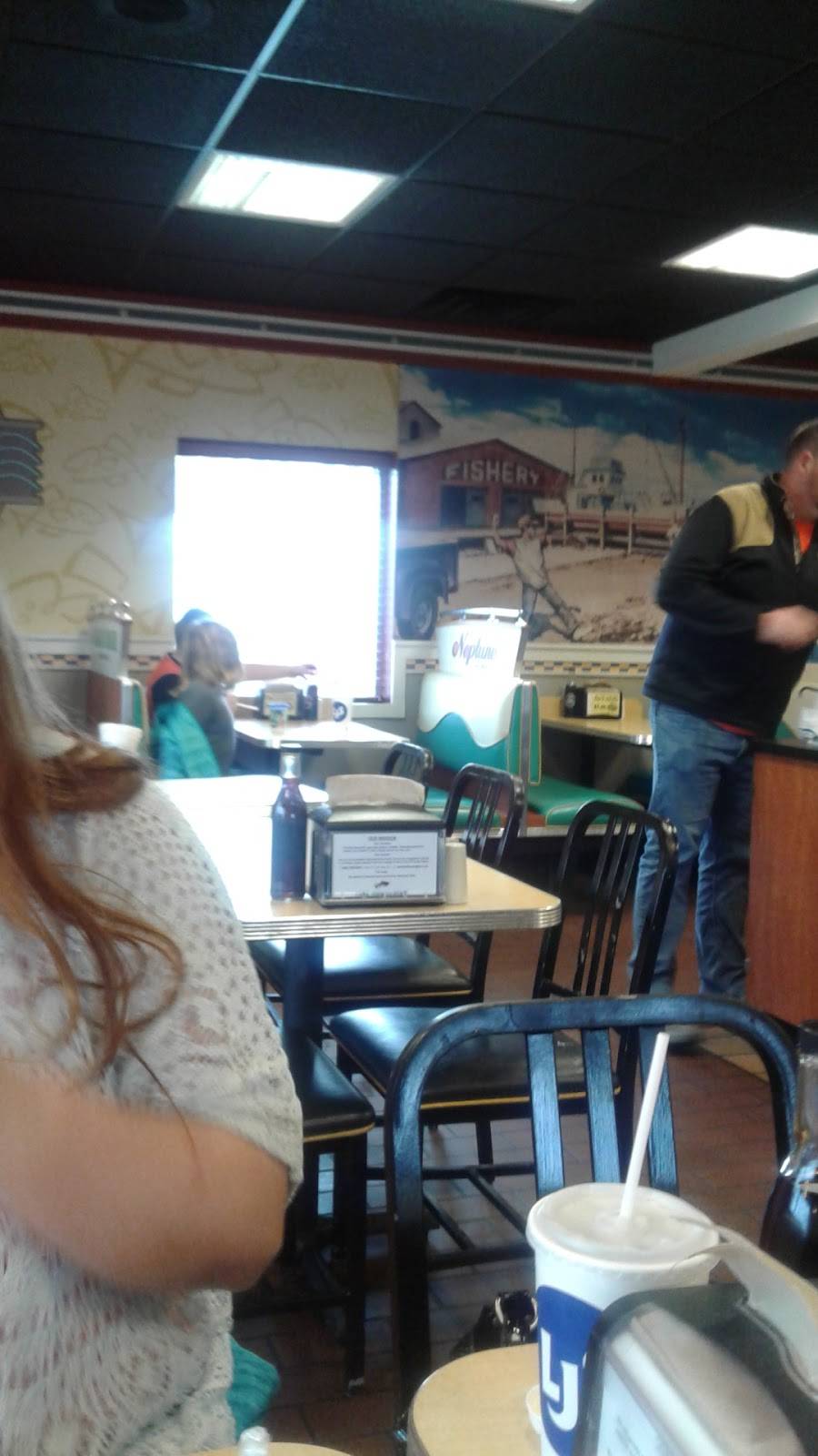 Long John Silvers | restaurant | 1821 E Wheeling Ave, Cambridge, OH 43725, USA | 7404393716 OR +1 740-439-3716