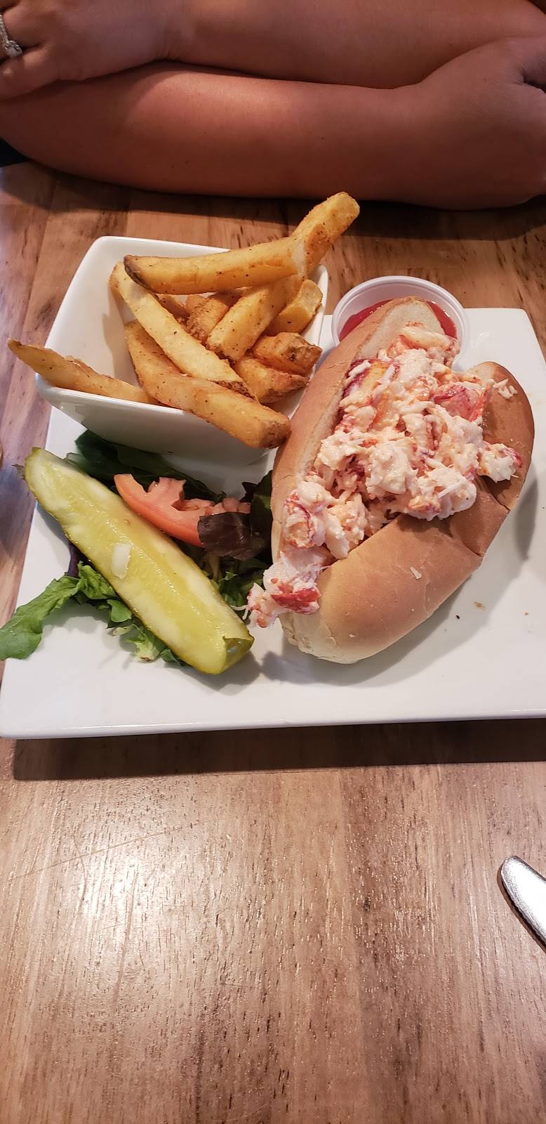 Captain Scotts Seafood Restaurant | restaurant | 71 Tupper Rd, Sandwich, MA 02563, USA | 5088881675 OR +1 508-888-1675