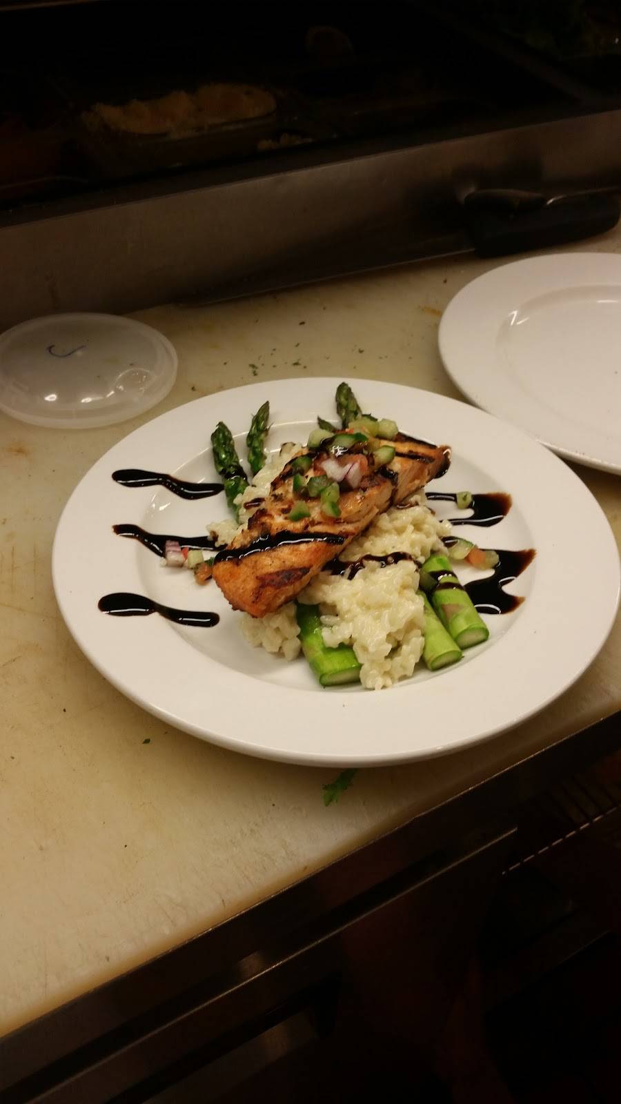 Delanies Neighborhood Grille | restaurant | 67 West Ave, Tallmadge, OH 44278, USA | 3306302888 OR +1 330-630-2888