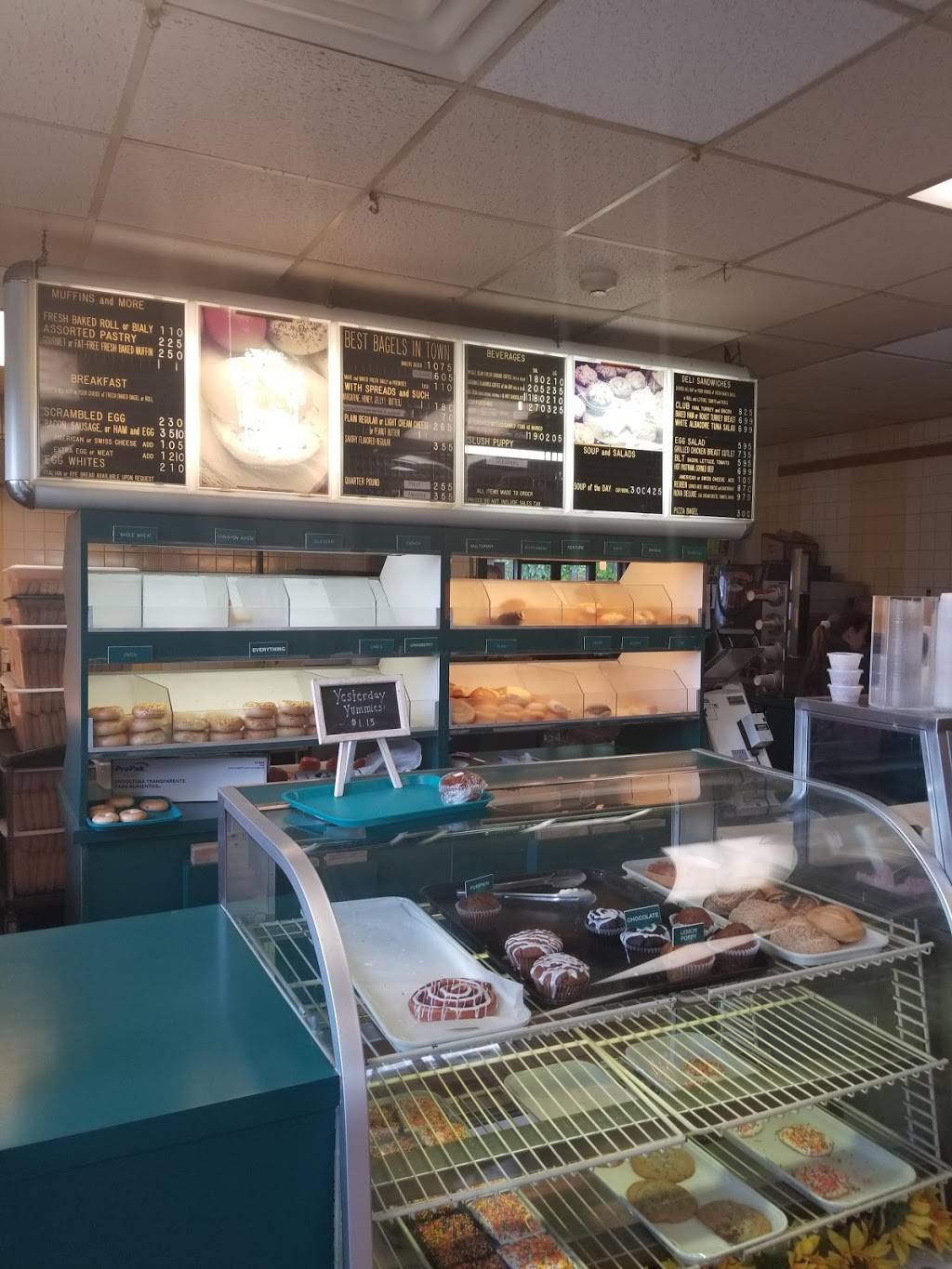 Best Bagels in Town | restaurant | 526 Hooper Rd, Endicott, NY 13760, USA | 6077481171 OR +1 607-748-1171