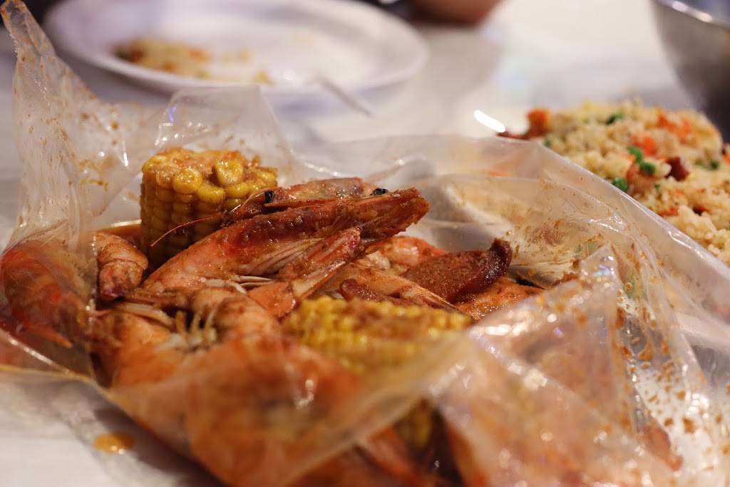 Crawfish House | restaurant | 9826 16th Ave SW, Seattle, WA 98106, USA | 2065881613 OR +1 206-588-1613