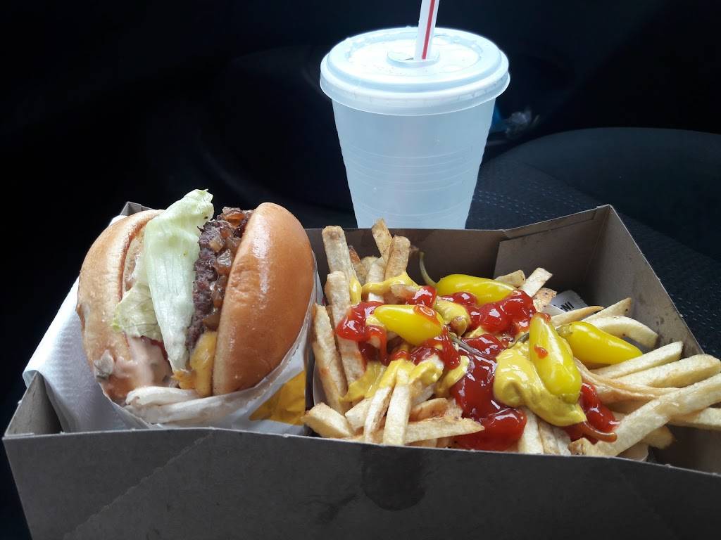 In-N-Out Burger | restaurant | 575 W Clover Rd, Tracy, CA 95376, USA | 8007861000 OR +1 800-786-1000
