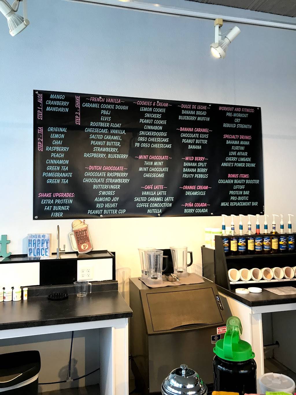 Rockin Nutrition | restaurant | 302 W 1st St, Dixon, IL 61021, USA | 8157392872 OR +1 815-739-2872