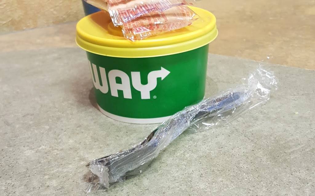 Subway | restaurant | 220-B Boulevard Desjardins, Maniwaki, QC J9E 3G4, Canada | 8194495552 OR +1 819-449-5552