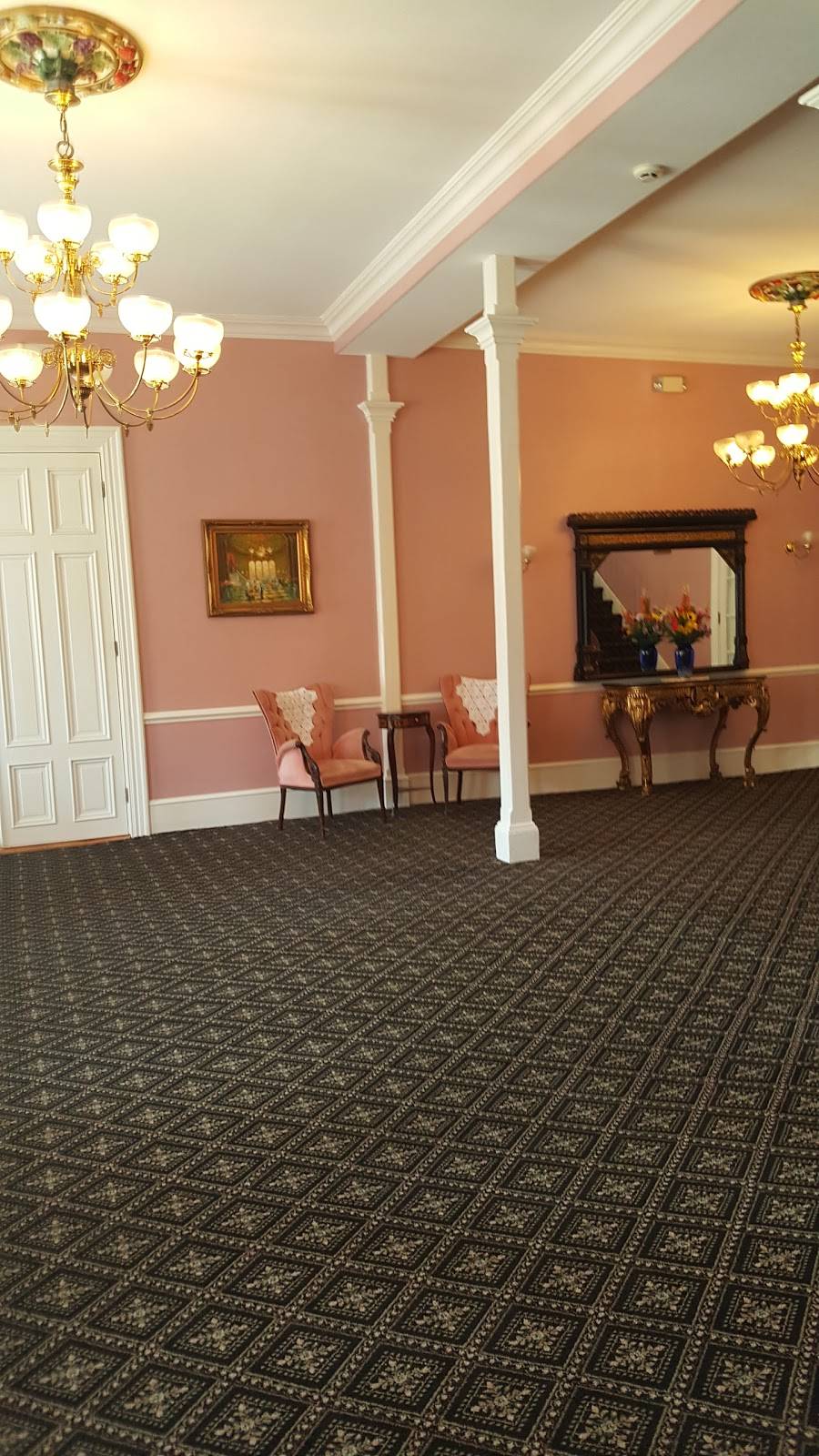 Hotel Alcott | restaurant | 107-113 Grant St, Cape May, NJ 08204, USA | 6098845868 OR +1 609-884-5868