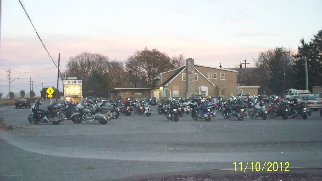 Richard Henrys | restaurant | 16715 National Pike, Hagerstown, MD 21740, USA | 2403297123 OR +1 240-329-7123