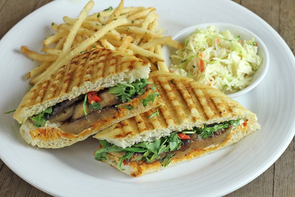 Pinstripes | restaurant | 435 E Illinois St, Chicago, IL 60611, USA | 3125273010 OR +1 312-527-3010