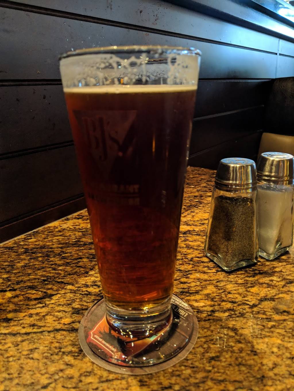 BJs Restaurant & Brewhouse | restaurant | 8761 Vineland Ave, Orlando, FL 32821, USA | 4078279105 OR +1 407-827-9105