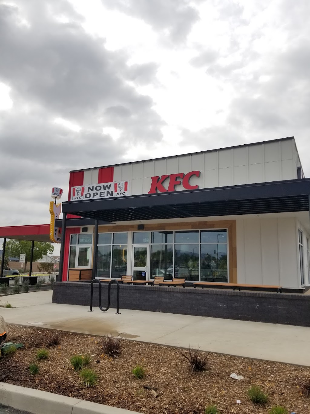 KFC | restaurant | 2560 N Perris Blvd, Perris, CA 92571, USA | 9514203797 OR +1 951-420-3797