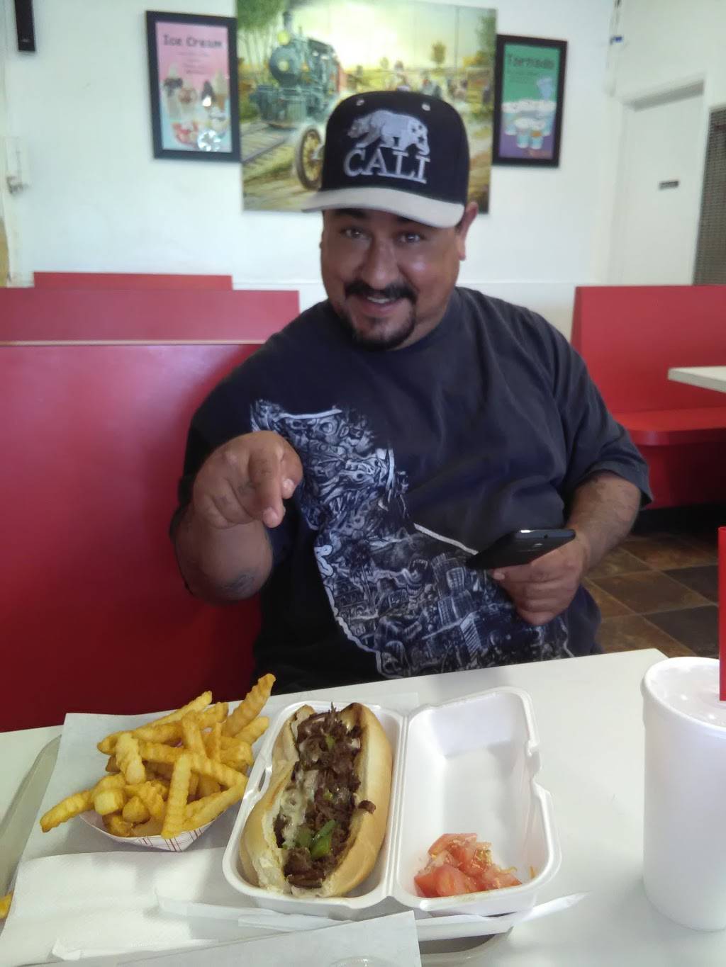 Sams Burger | restaurant | 809 Goodman St, Bakersfield, CA 93305, USA | 6613225315 OR +1 661-322-5315