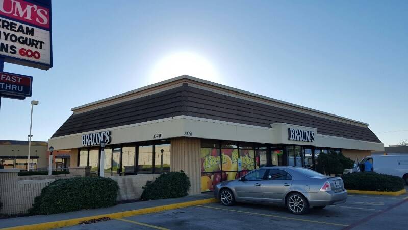 Braums Ice Cream & Burger Restaurant | restaurant | 3320 SE Loop 820, Fort Worth, TX 76140, USA | 8172930545 OR +1 817-293-0545
