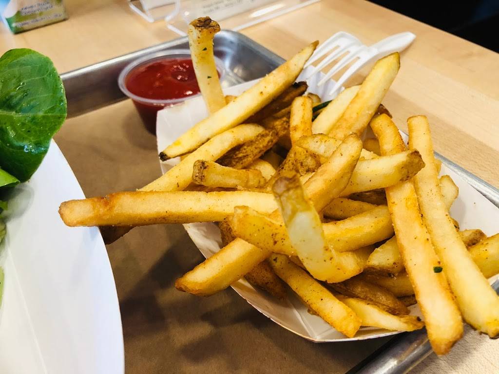 The Dilly Duck Shop | restaurant | 666 Main Ave, Norwalk, CT 06851, USA | 2039560040 OR +1 203-956-0040