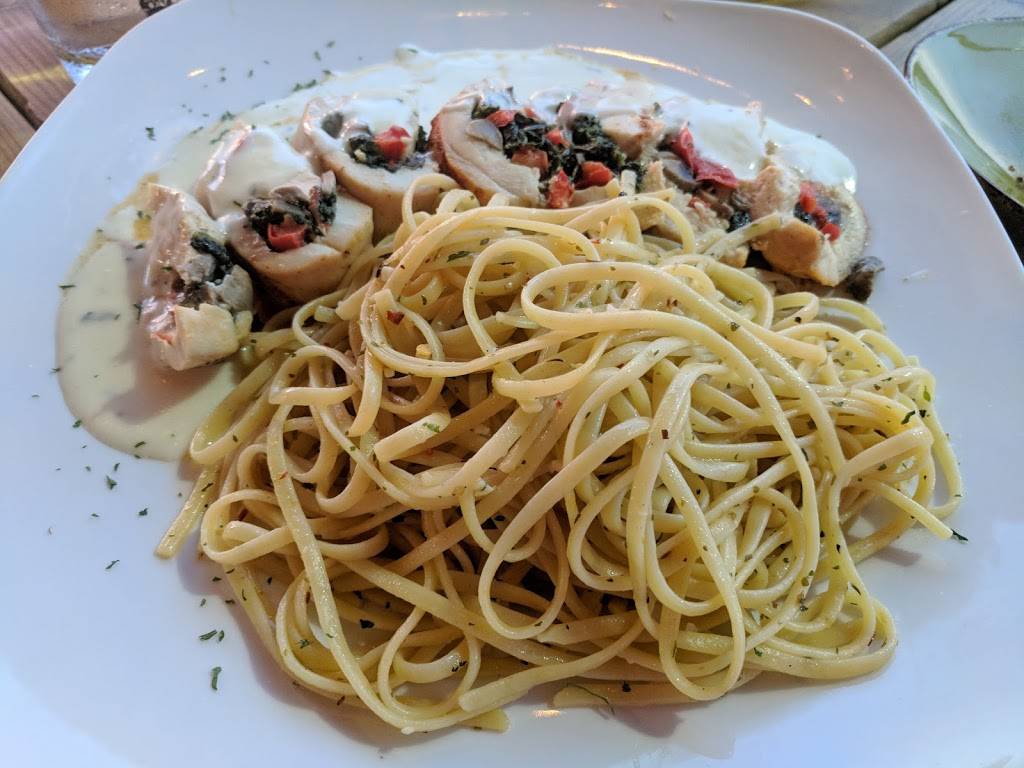 Social House Kitchen & Tap | restaurant | 25370 Eastern Marketplace Plaza, South Riding, VA 20152, USA | 7033276464 OR +1 703-327-6464