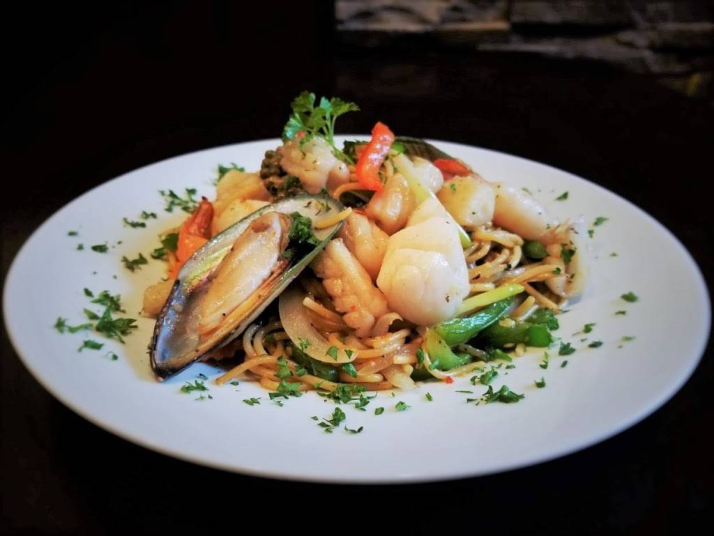 Thai Bistro & Sushi Bar | restaurant | 7 S Delaware Ave, Mason City, IA 50401, USA | 6412018216 OR +1 641-201-8216