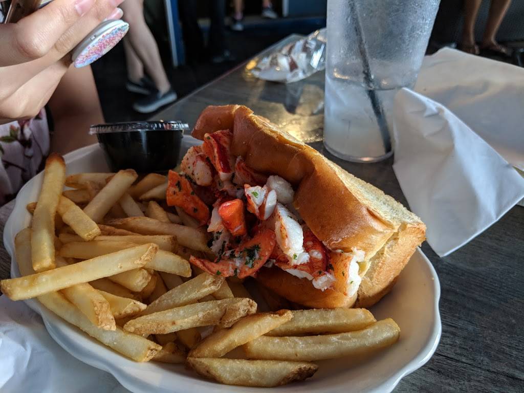 Quitos Restaurant | restaurant | 411 Thames St, Bristol, RI 02809, USA | 4012534500 OR +1 401-253-4500