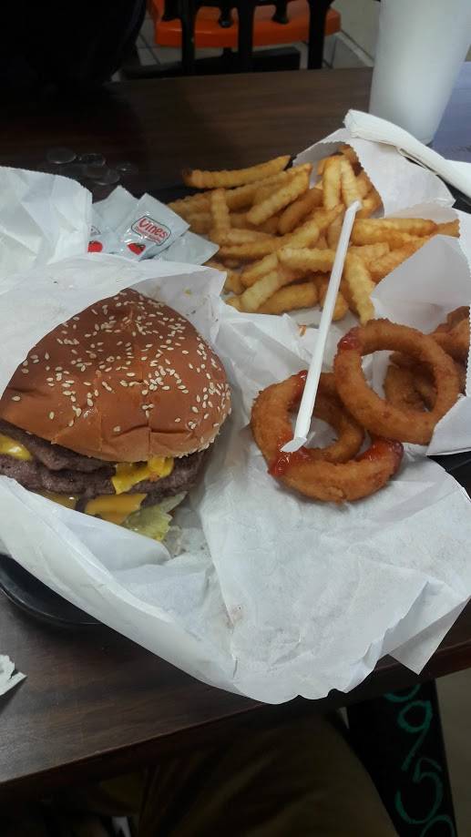 Casa Burger Drive-In | restaurant | 301 E Bear Mountain Blvd, Arvin, CA 93203, USA | 6618545523 OR +1 661-854-5523