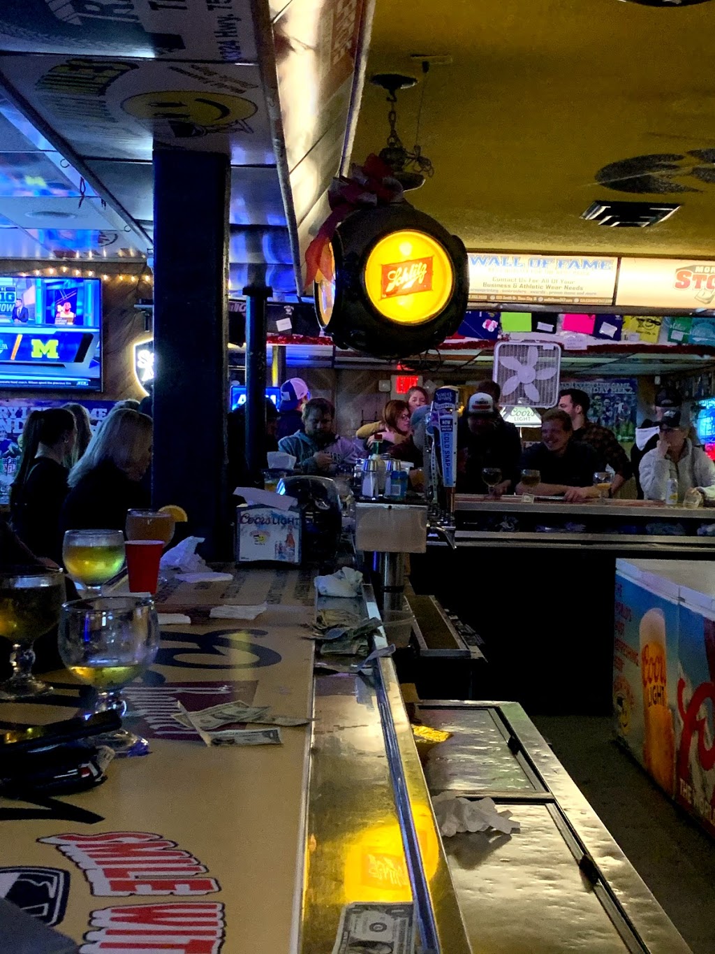 Miles Inn | restaurant | 2622 Leech Ave, Sioux City, IA 51106, USA | 7122769825 OR +1 712-276-9825