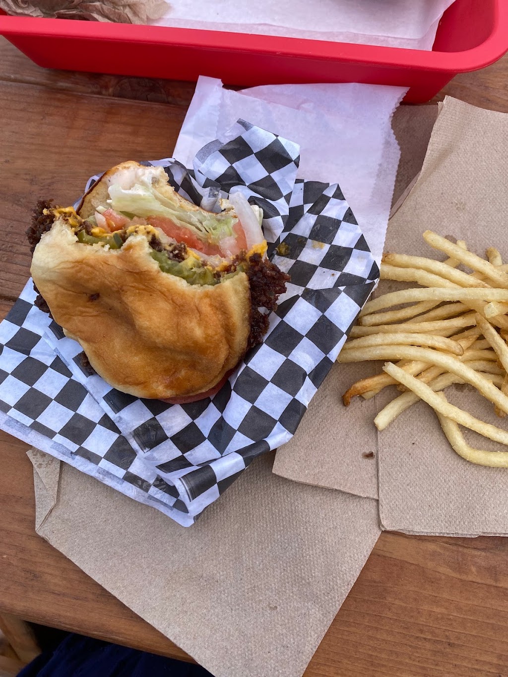 Hamburger Hut | restaurant | 576 N Coast Hwy 101, Encinitas, CA 92024, USA | 7604205333 OR +1 760-420-5333