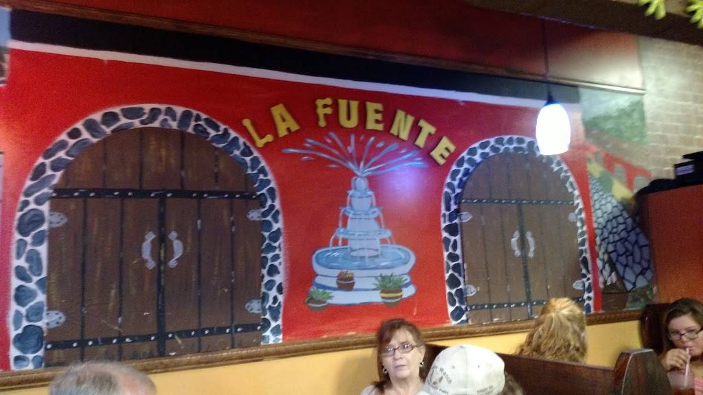 La Fuente Mexican Restaurant | restaurant | 1007 Commerce Drive, Fairfield, IL 62837, USA | 6188425000 OR +1 618-842-5000