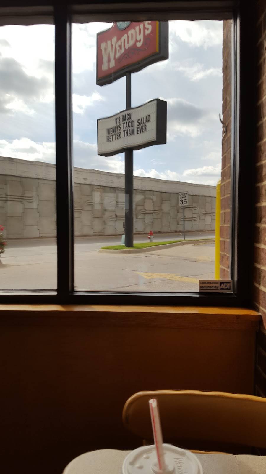 Wendys | restaurant | 6404 W Kellogg Dr, Wichita, KS 67209, USA | 3169454773 OR +1 316-945-4773