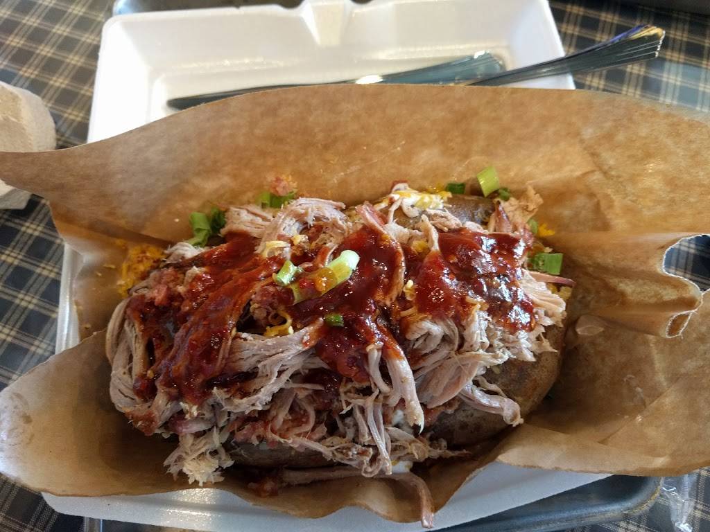 Dickeys Barbecue Pit | restaurant | 150 Nut Tree Pkwy, Vacaville, CA 95687, USA | 7074501810 OR +1 707-450-1810