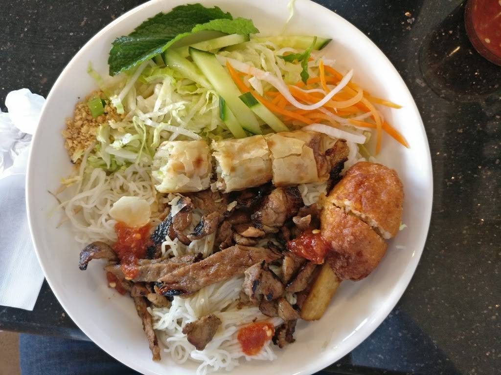 Lac Vien Vietnamese Restaurant | restaurant | 141 Cartwright Ave, North York, ON M6A 1V4, Canada | 6473447933 OR +1 647-344-7933