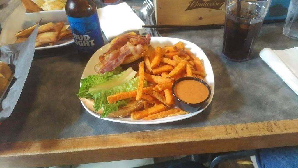 Touchdown Willys Tap & Grill | restaurant | 249 St Catharines St, Smithville, ON L0R 2A0, Canada | 9059578448 OR +1 905-957-8448