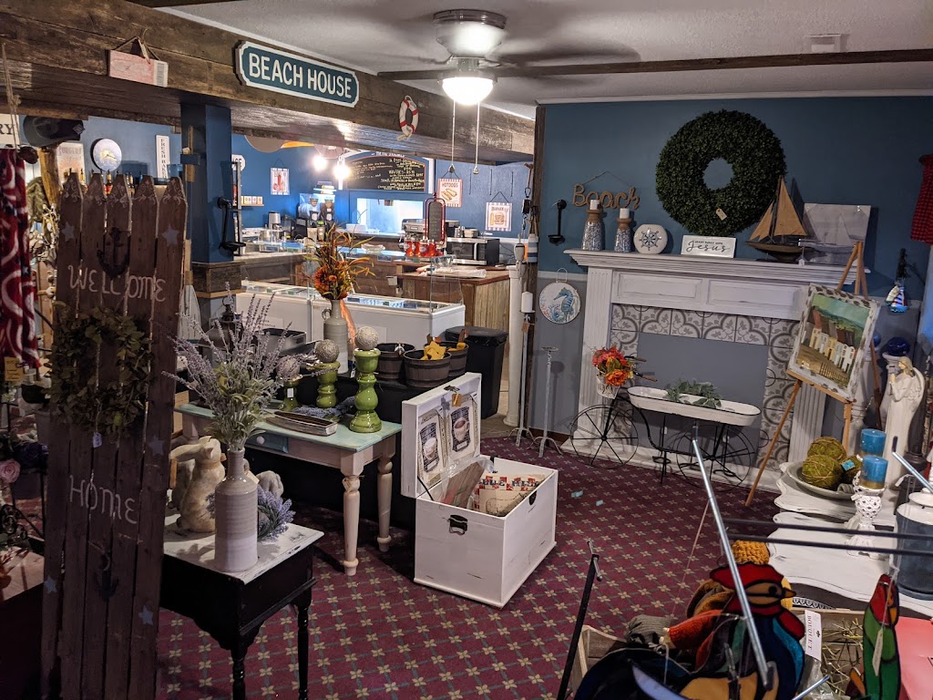 COWS -N- Canoes Country Mercantile | restaurant | 23297 452nd Ave, Madison, SD 57042, USA | 6052561504 OR +1 605-256-1504