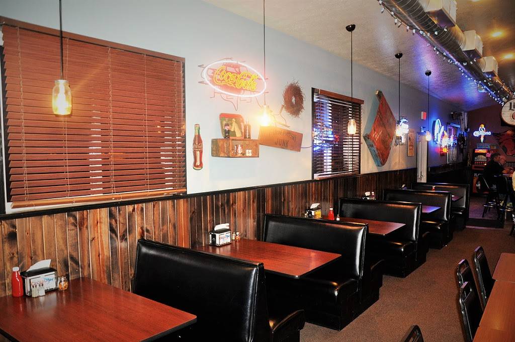 Junkyard Pub N Grub | restaurant | 1116 Starview Dr, Hinton, IA 51024, USA | 7129474580 OR +1 712-947-4580