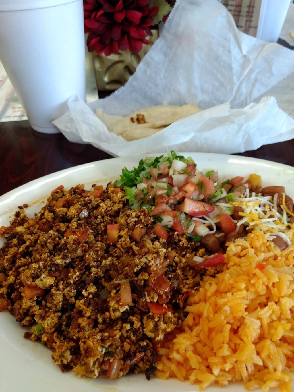 Chiquita Queen | restaurant | 215 Saw Mill Rd, West Haven, CT 06516, USA | 2039321334 OR +1 203-932-1334