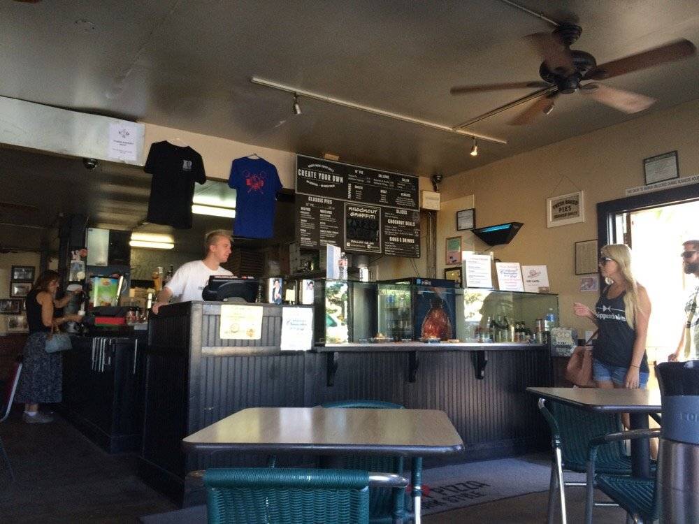 Knockout Pizza | restaurant | 2937 Carlsbad Blvd, Carlsbad, CA 92008, USA | 7604344468 OR +1 760-434-4468