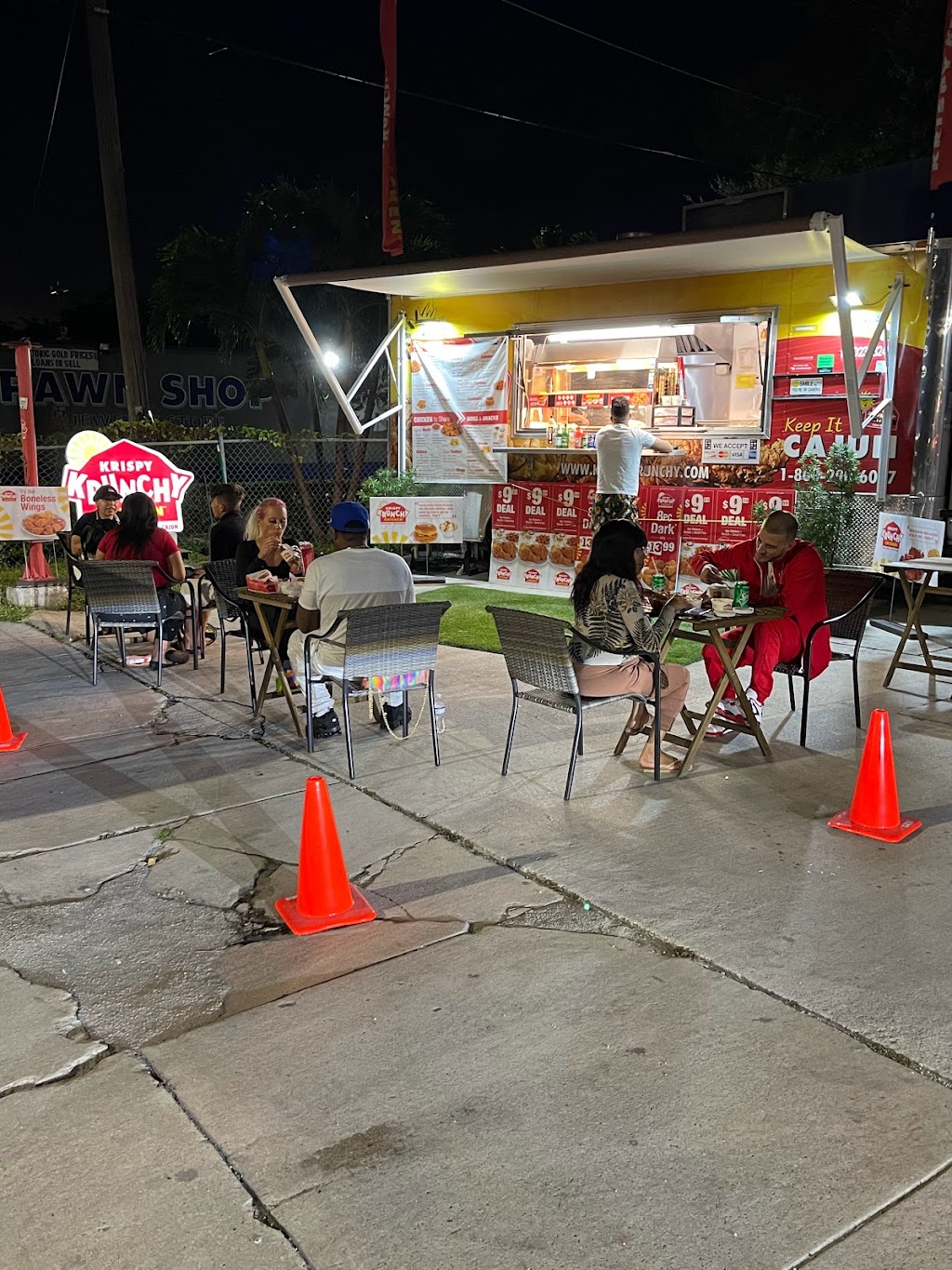 Krispy Krunchy Chicken @ 305 Chicken on Wheels | meal takeaway | 3005 NE 2nd Ave, Miami, FL 33137, USA | 7865996505 OR +1 786-599-6505