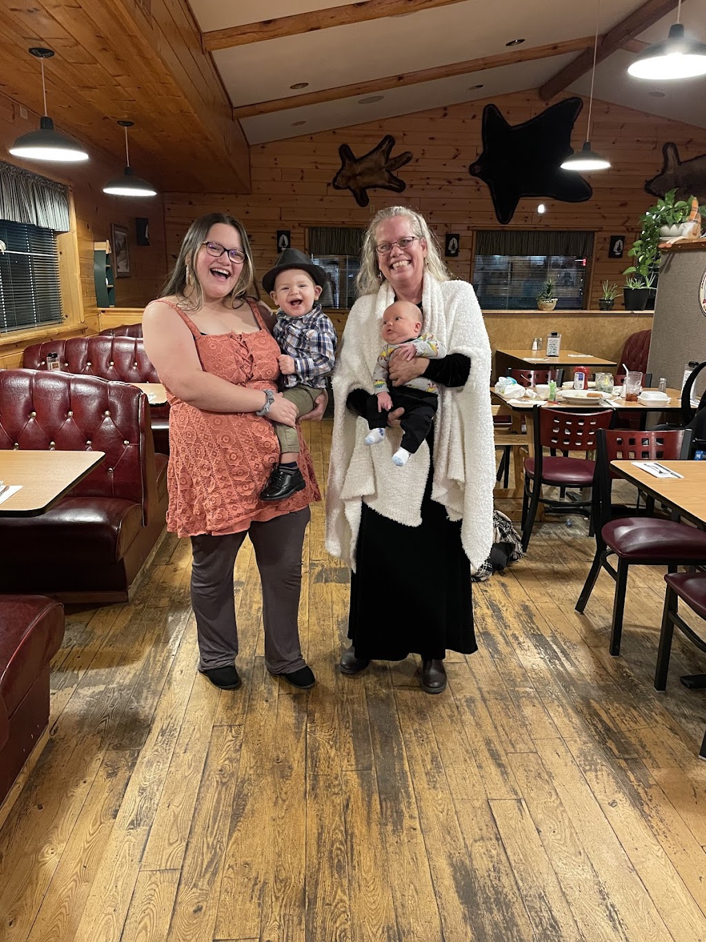 Fitzs Wandering Pines Eatery & Pub | restaurant | 501 Broadway, Gilbert, MN 55741, USA | 2187491657 OR +1 218-749-1657