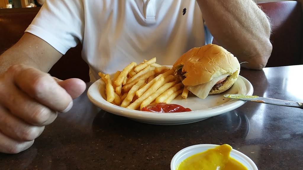 Russ Restaurant | restaurant | 210 N River Ave, Holland, MI 49424, USA | 6163926300 OR +1 616-392-6300