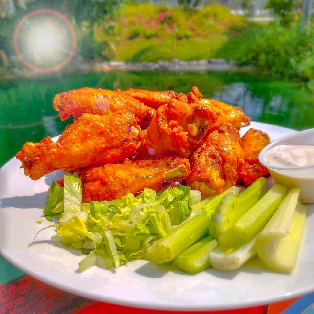 Latitude 78 Bar & Grille | restaurant | 35 NE Pine Island Rd, Cape Coral, FL 33909, USA | 2394581388 OR +1 239-458-1388