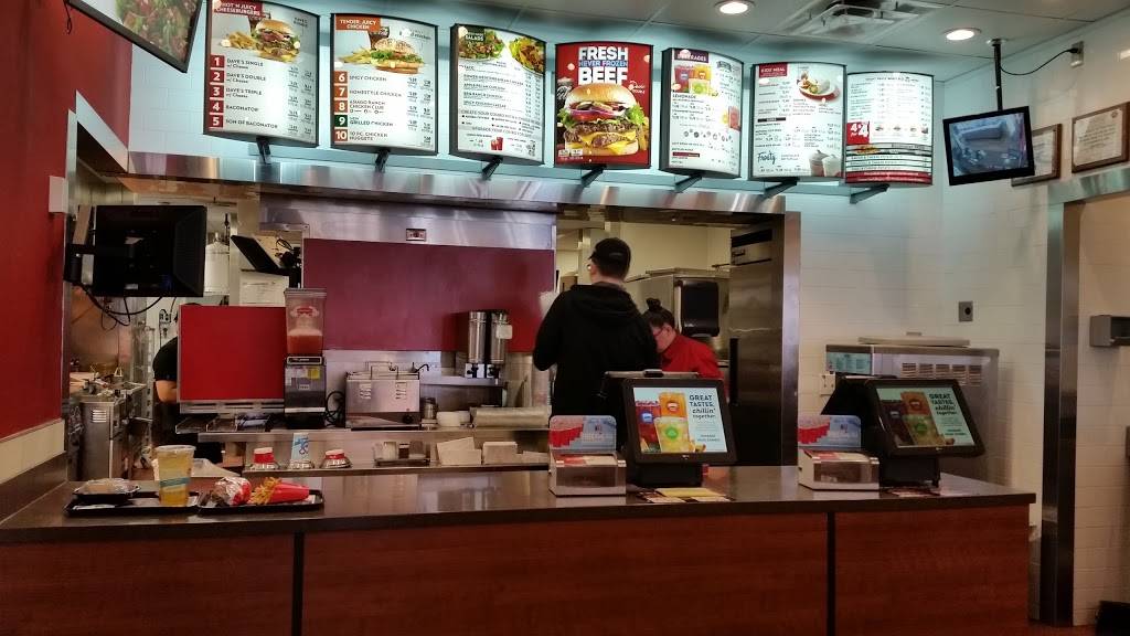 Wendys | restaurant | 570 Middle Country Rd, St James, NY 11780, USA | 6319792235 OR +1 631-979-2235