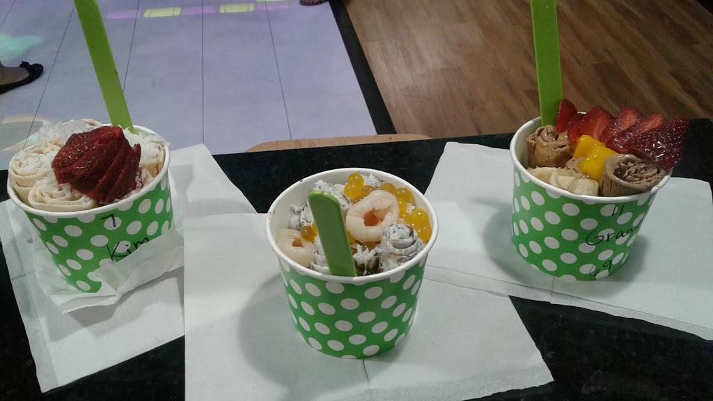 Freezing Moo | restaurant | 2755 N Maize Rd Ste. #101, Wichita, KS 67205, USA | 3164255530 OR +1 316-425-5530