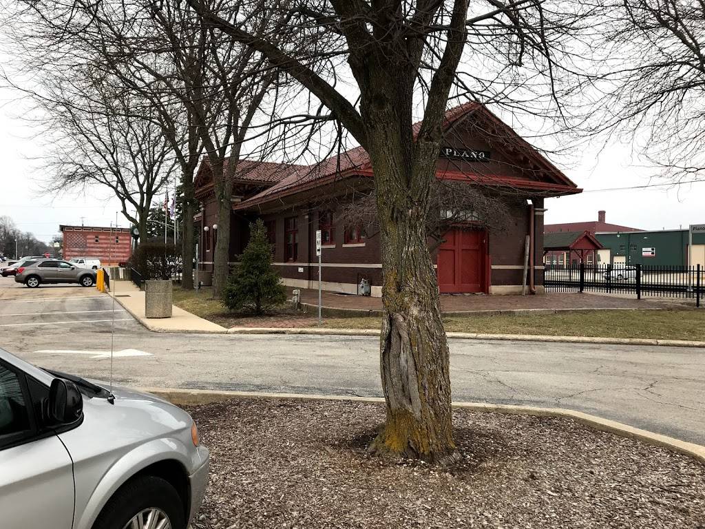 Uncle Lars Pizza | restaurant | 108 W Main St, Plano, IL 60545, USA | 6305523535 OR +1 630-552-3535