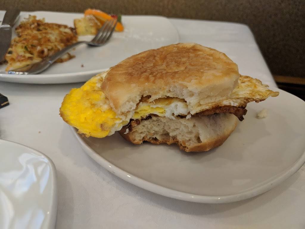 DiValletta Restaurant | restaurant | 1000 Club Rd, Greensboro, NC 27407, USA | 3368344877 OR +1 336-834-4877