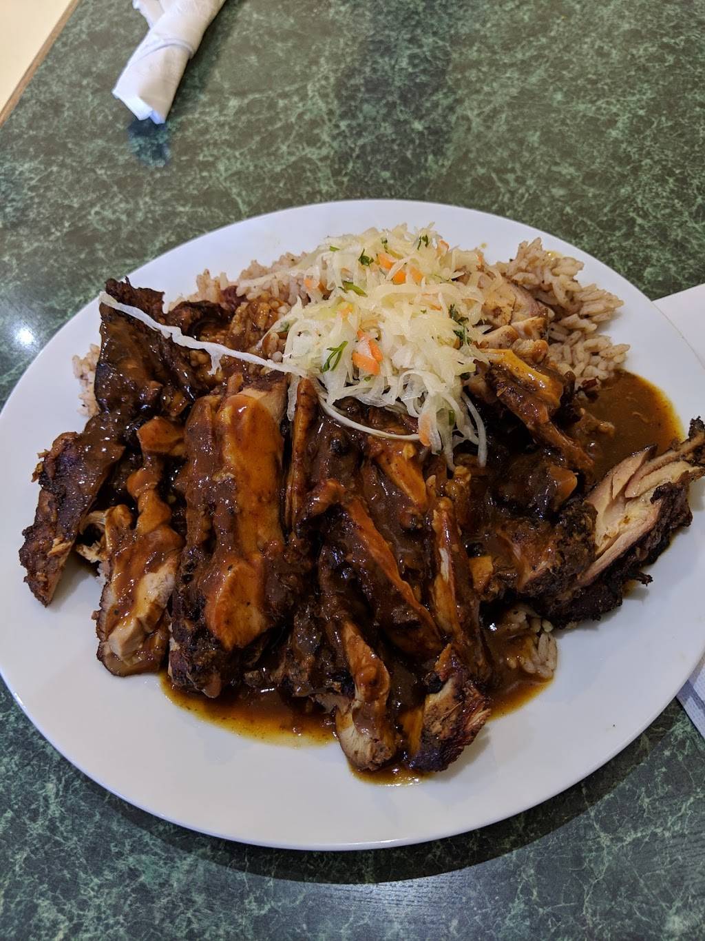 Shandras Roti Shop | restaurant | 5030 Maingate Dr, Mississauga, ON L4W 1N5, Canada | 9056257775 OR +1 905-625-7775