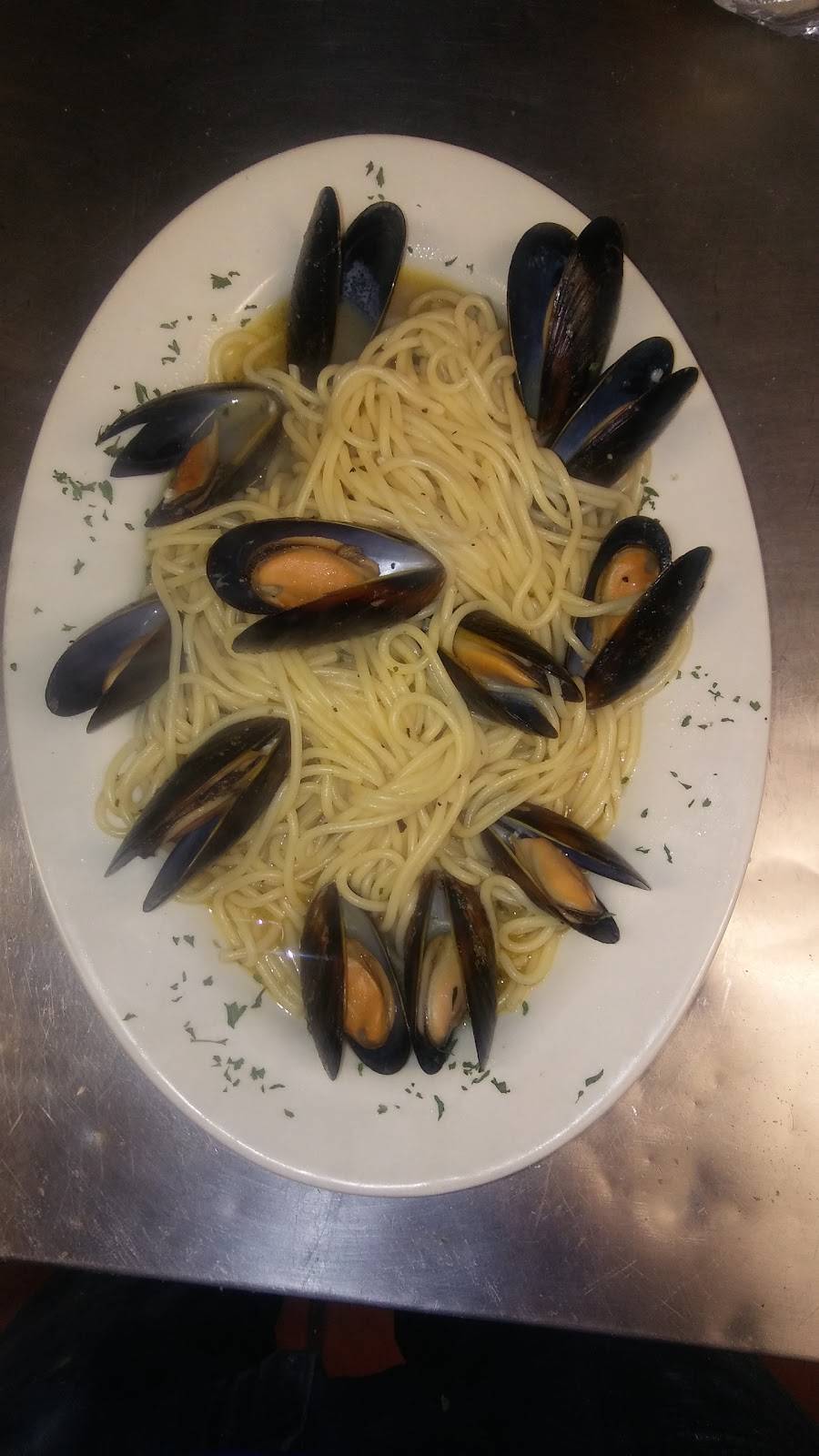 The Italian Job | restaurant | 140 W Old Cross Rd, New Market, VA 22844, USA | 5407404447 OR +1 540-740-4447