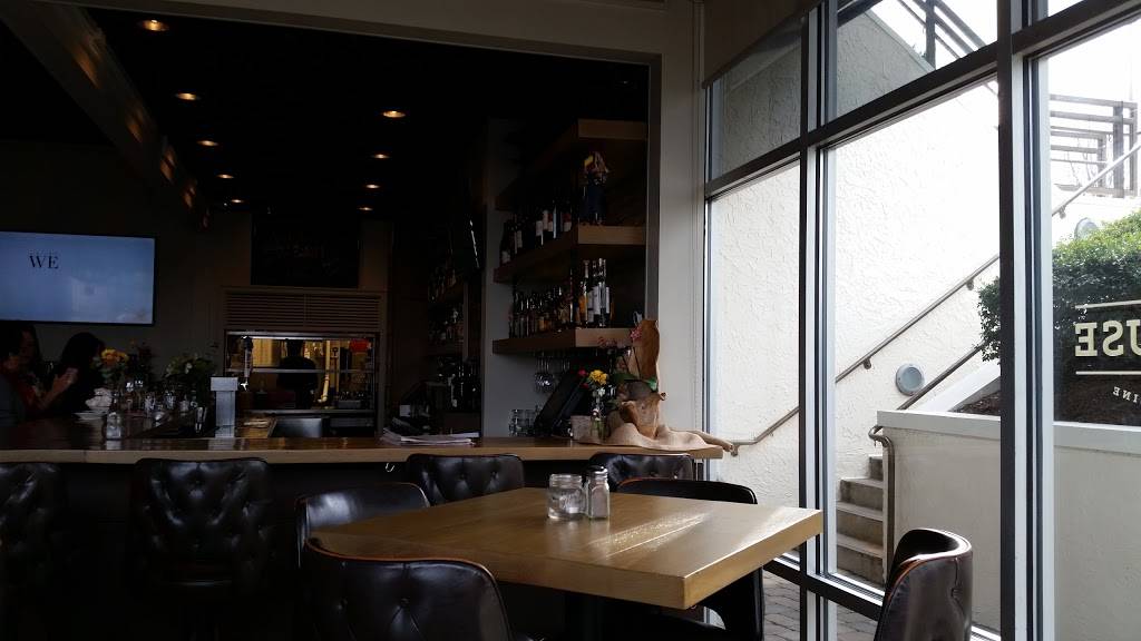 The Turnhouse Grille | restaurant | 1600 E Woodlawn Rd Suite 100, Charlotte, NC 28209, USA | 7045039372 OR +1 704-503-9372