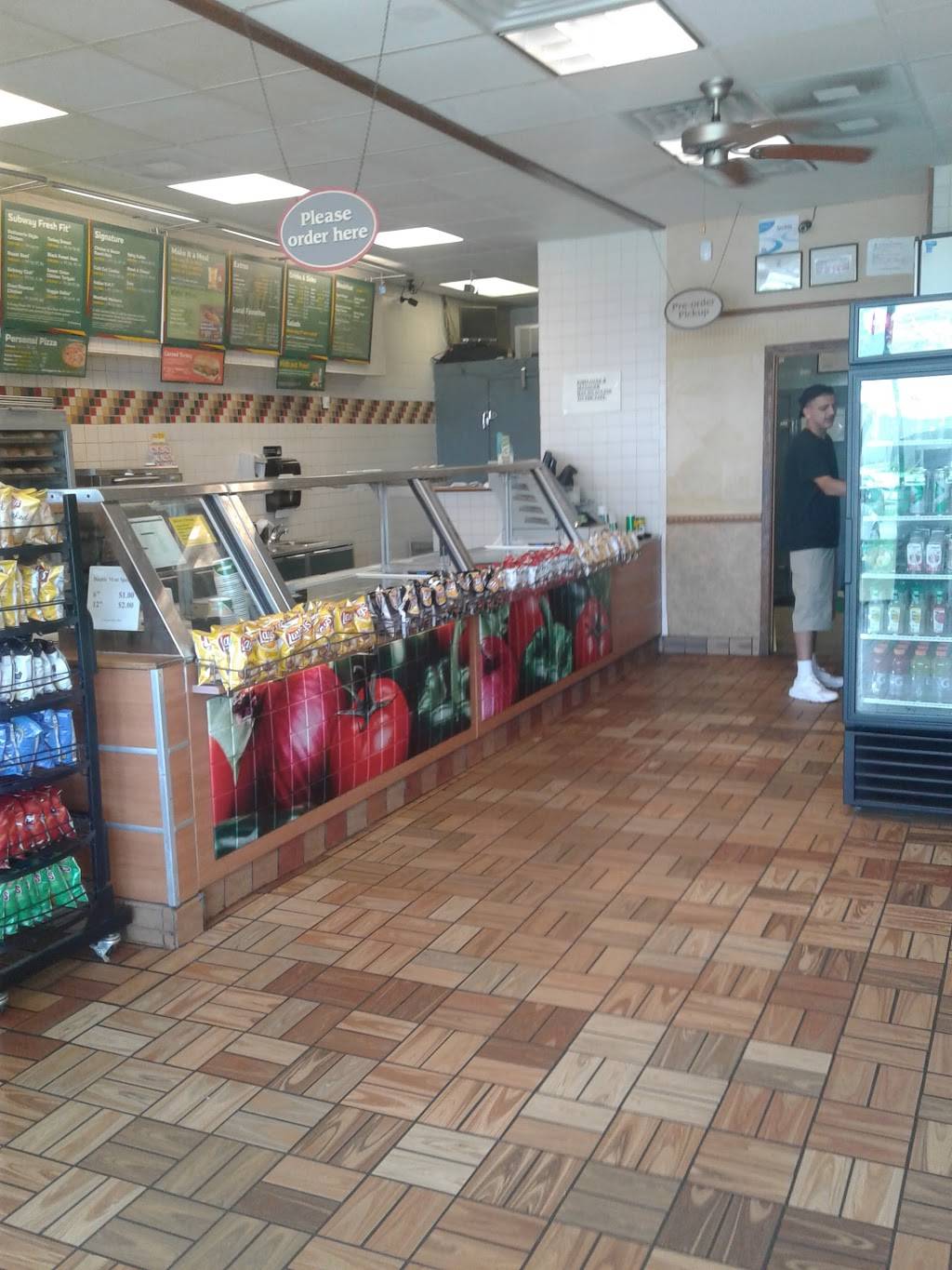 Subway Restaurants | restaurant | 11500 Jupiter Rd Ste 104 Jupiter, Shopping Ctr, Dallas, TX 75218, USA | 2143197999 OR +1 214-319-7999