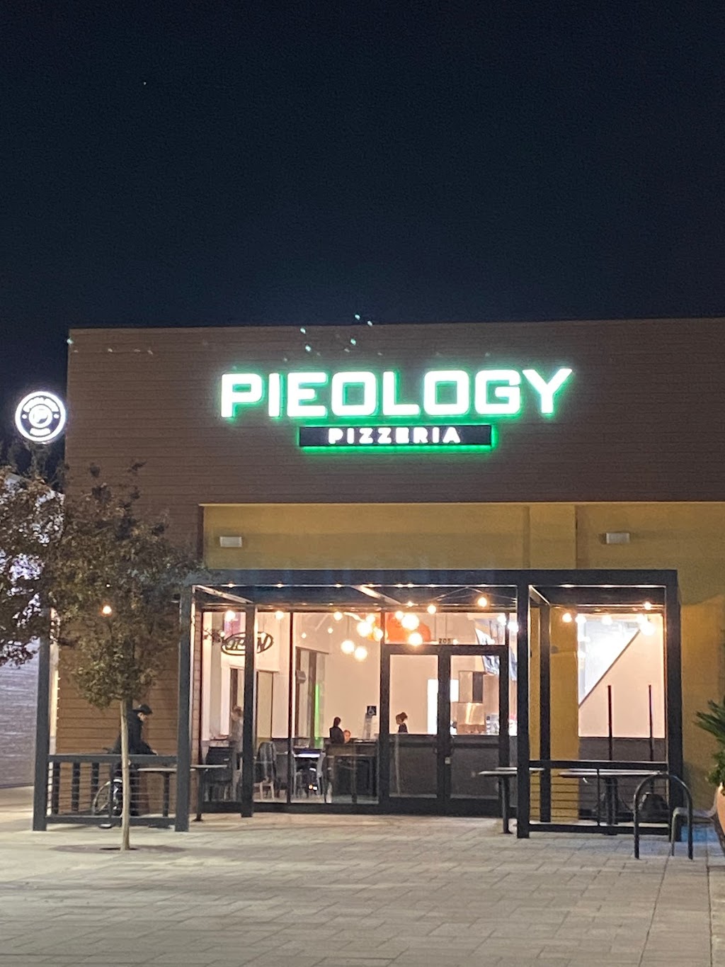 Pieology Pizzeria Thousand Oaks | restaurant | 205 N Moorpark Rd, Thousand Oaks, CA 91360, USA | 8056604527 OR +1 805-660-4527