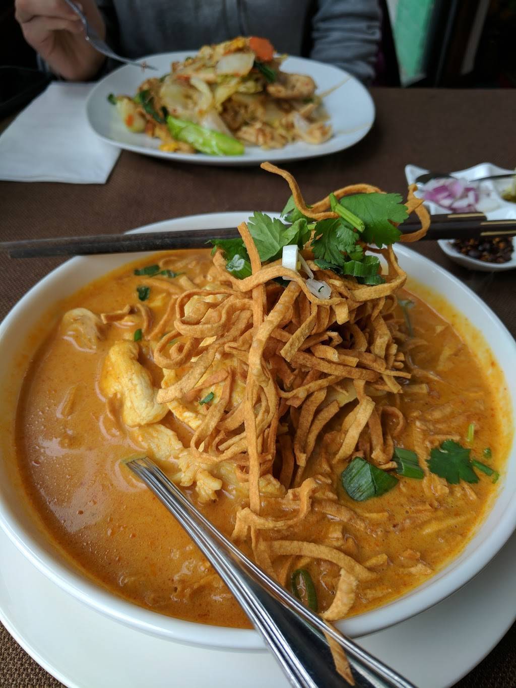 Silver Tray Thai | restaurant | 2101 N 45th St, Seattle, WA 98103, USA | 2066322300 OR +1 206-632-2300