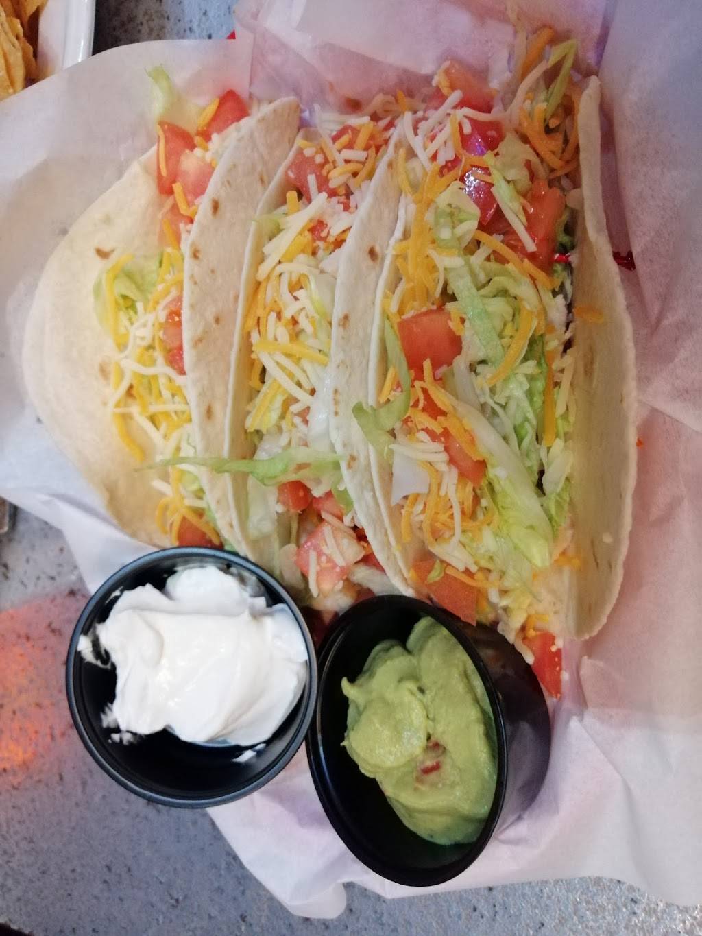 Charlies Down Under | restaurant | 1950 N Buffalo Dr, Las Vegas, NV 89128, USA | 7028045172 OR +1 702-804-5172