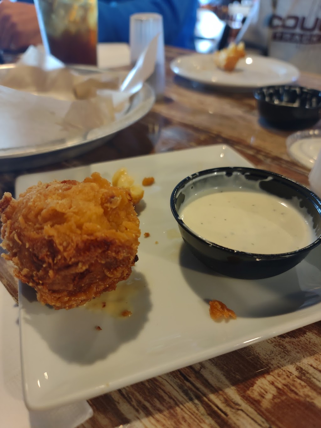 Backroads Tavern | restaurant | 725 W 700 S, Wolcottville, IN 46795, USA | 2604991893 OR +1 260-499-1893