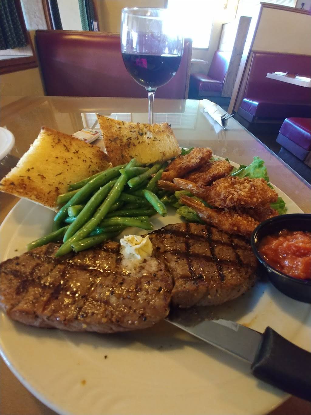 Vineyard Inn Restaurant | restaurant | 819 E Bush St, Lemoore, CA 93245, USA | 5599241988 OR +1 559-924-1988