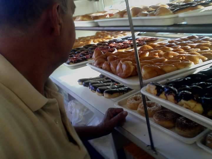 Yum Yum Donuts | cafe | 13501 Hubbard St, Sylmar, CA 91342, USA | 8183679800 OR +1 818-367-9800